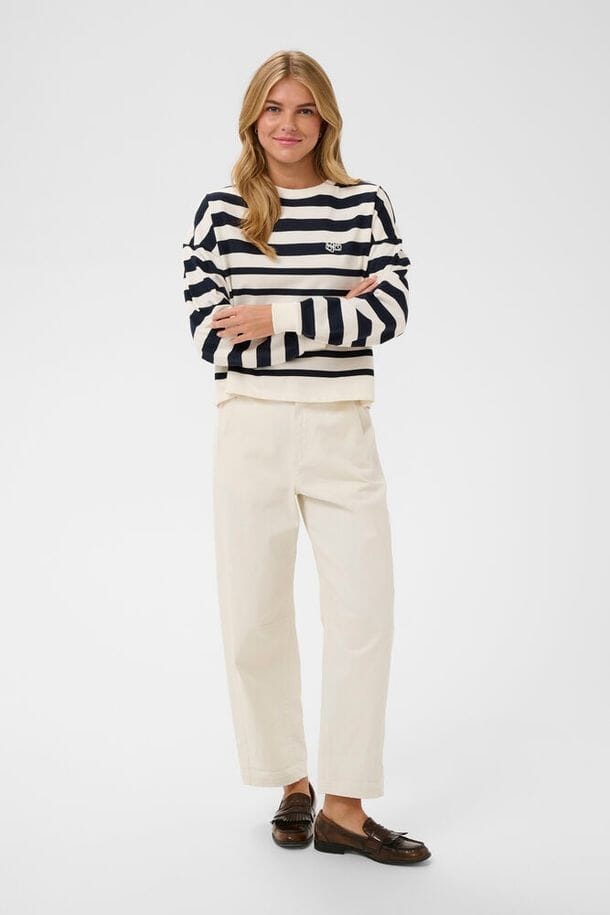 cropped striped knit sweater women, parisian style striped sweater, navy stripe casual sweater outfit, classic breton stripe sweater women, cream striped pullover women