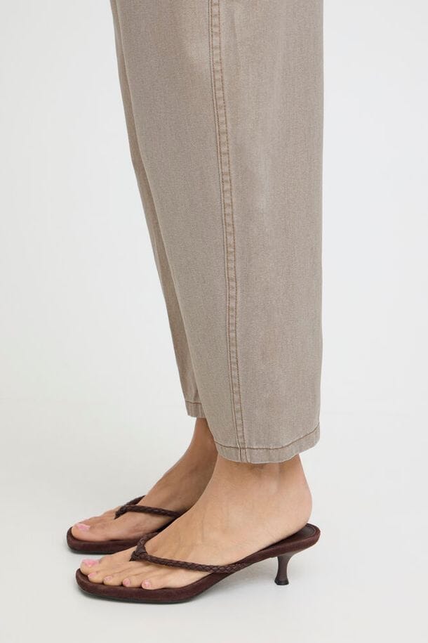 women's barrel silhouette jeans, beige contemporary denim women, barrel leg pants women beige
