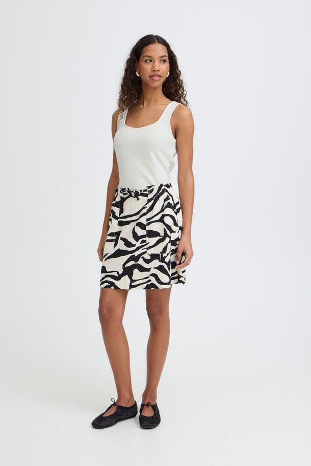 everyday tank top women white, layering tank women white, sleek white top women, modern basic tank women white, versatile sleeveless top women white