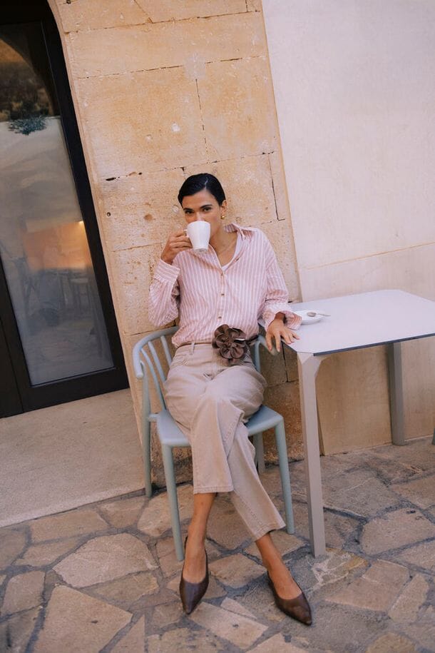 trendy barrel jeans women, everyday beige denim women, stylish beige jeans women