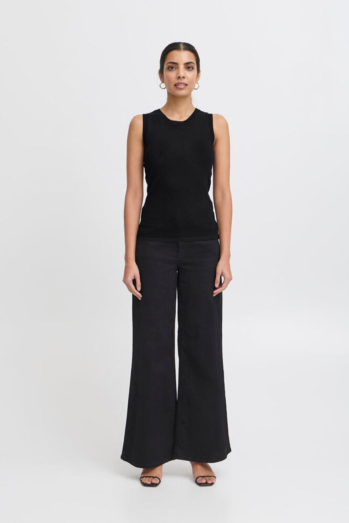 KNIT SLEEVELESS TOP (BLACK) Top ICHI 