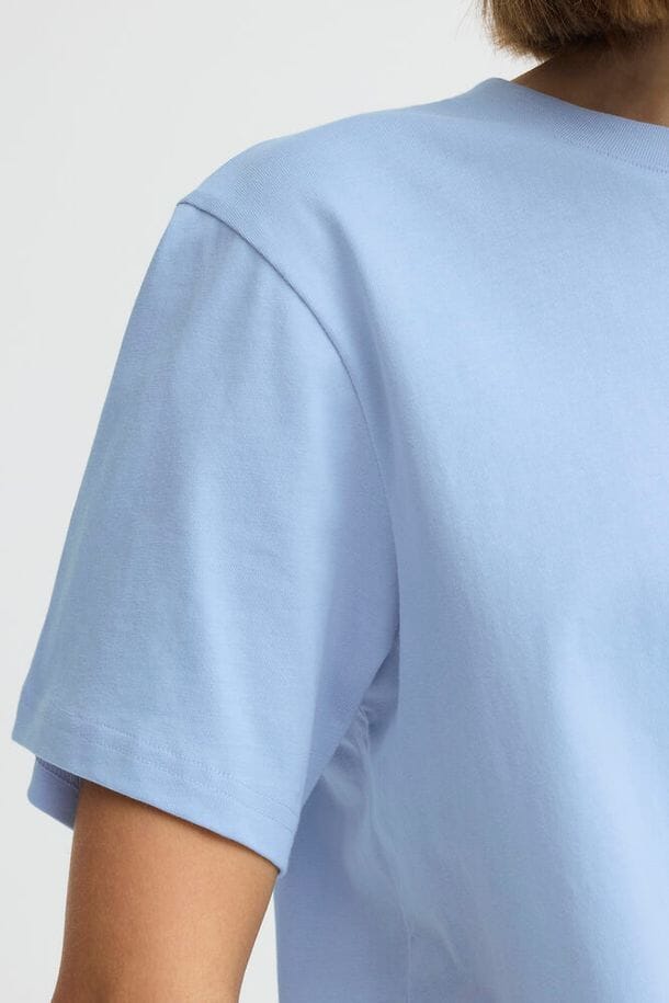 classic crew neck t shirt women, lightweight blue tee women, clean aesthetic t shirt women, easy wear t shirt women, wardrobe staple tee women