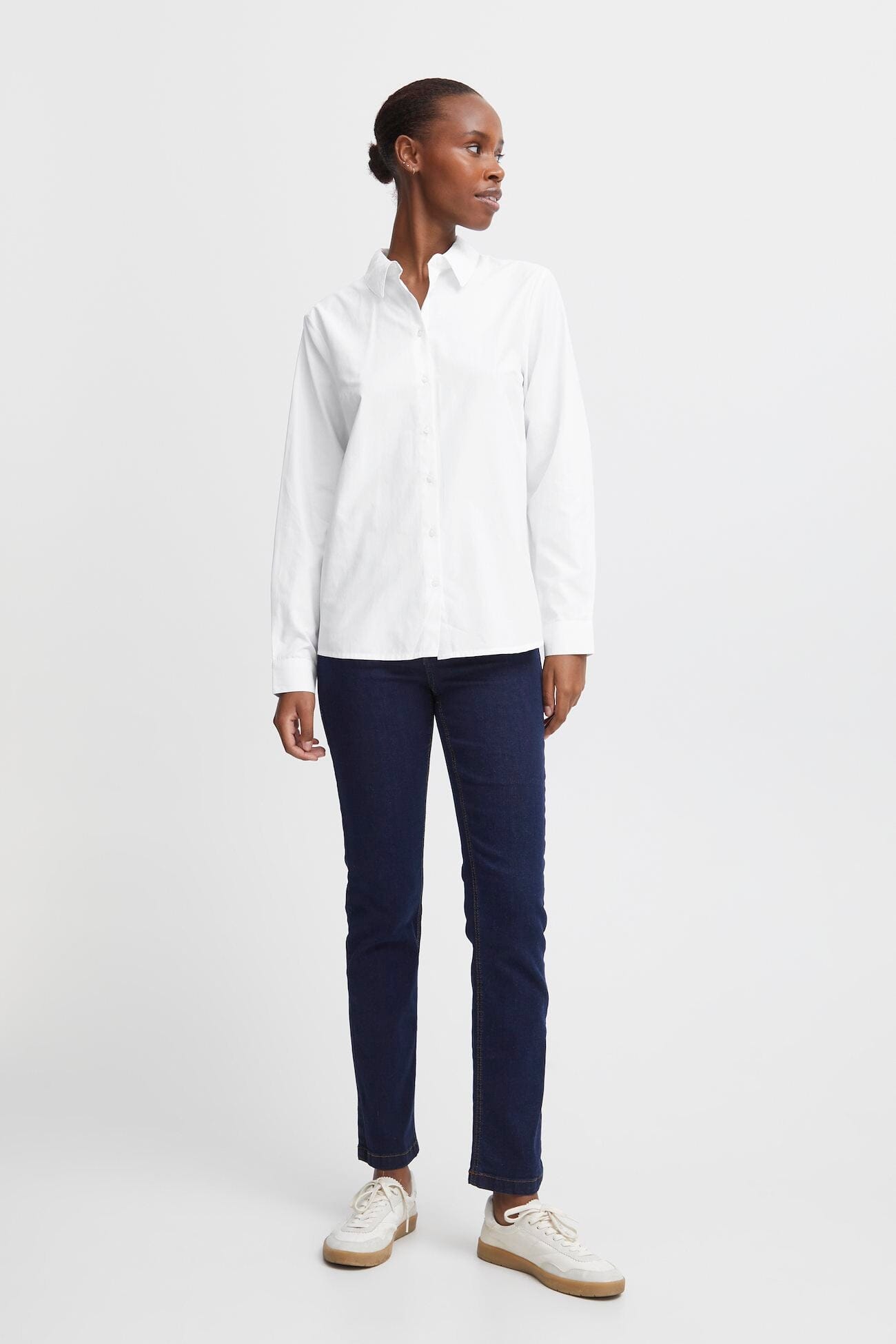 CLASSIC WHITE BUTTON DOWN Top B YOUNG 