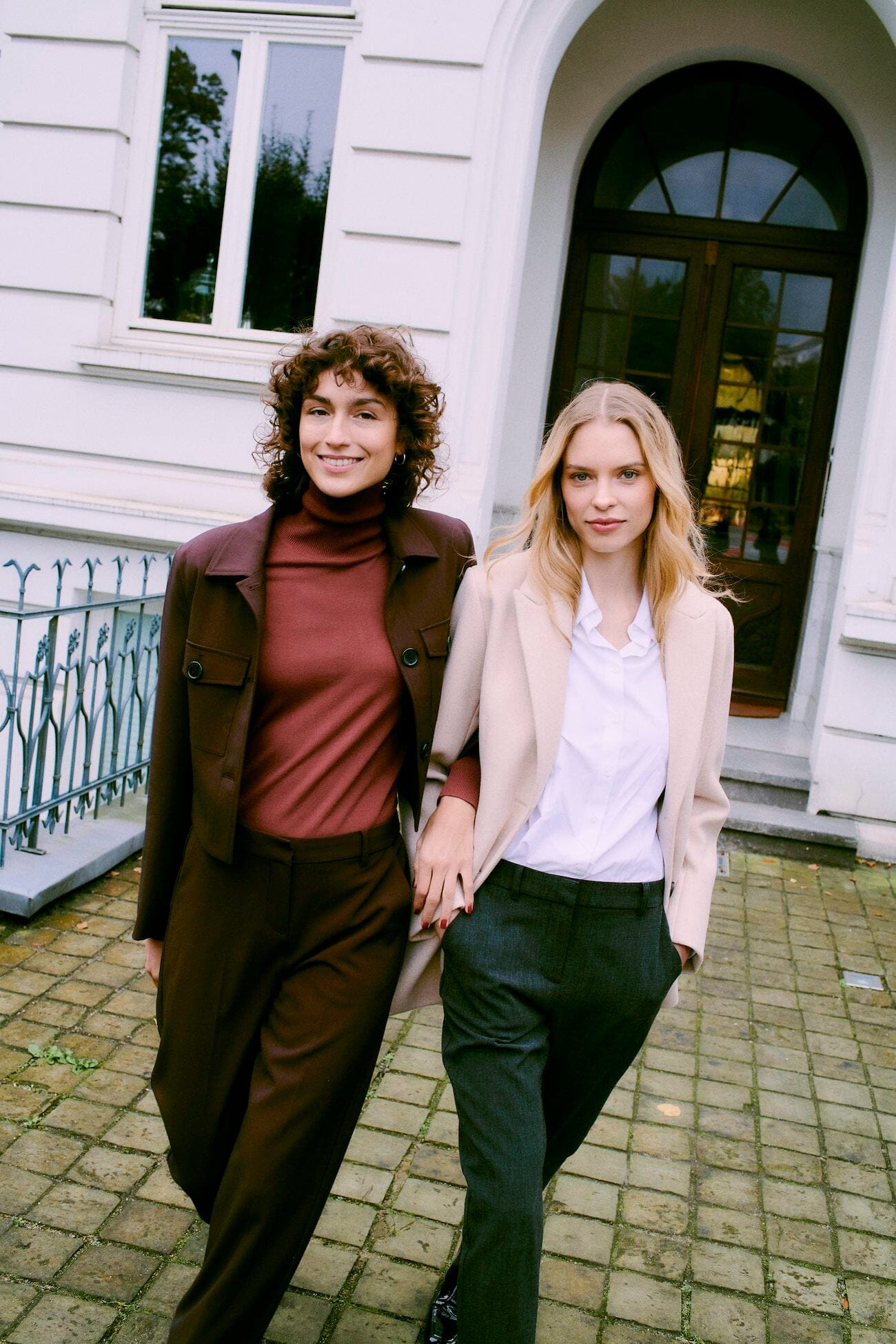 CLASSIC WHITE BUTTON DOWN Top B YOUNG 