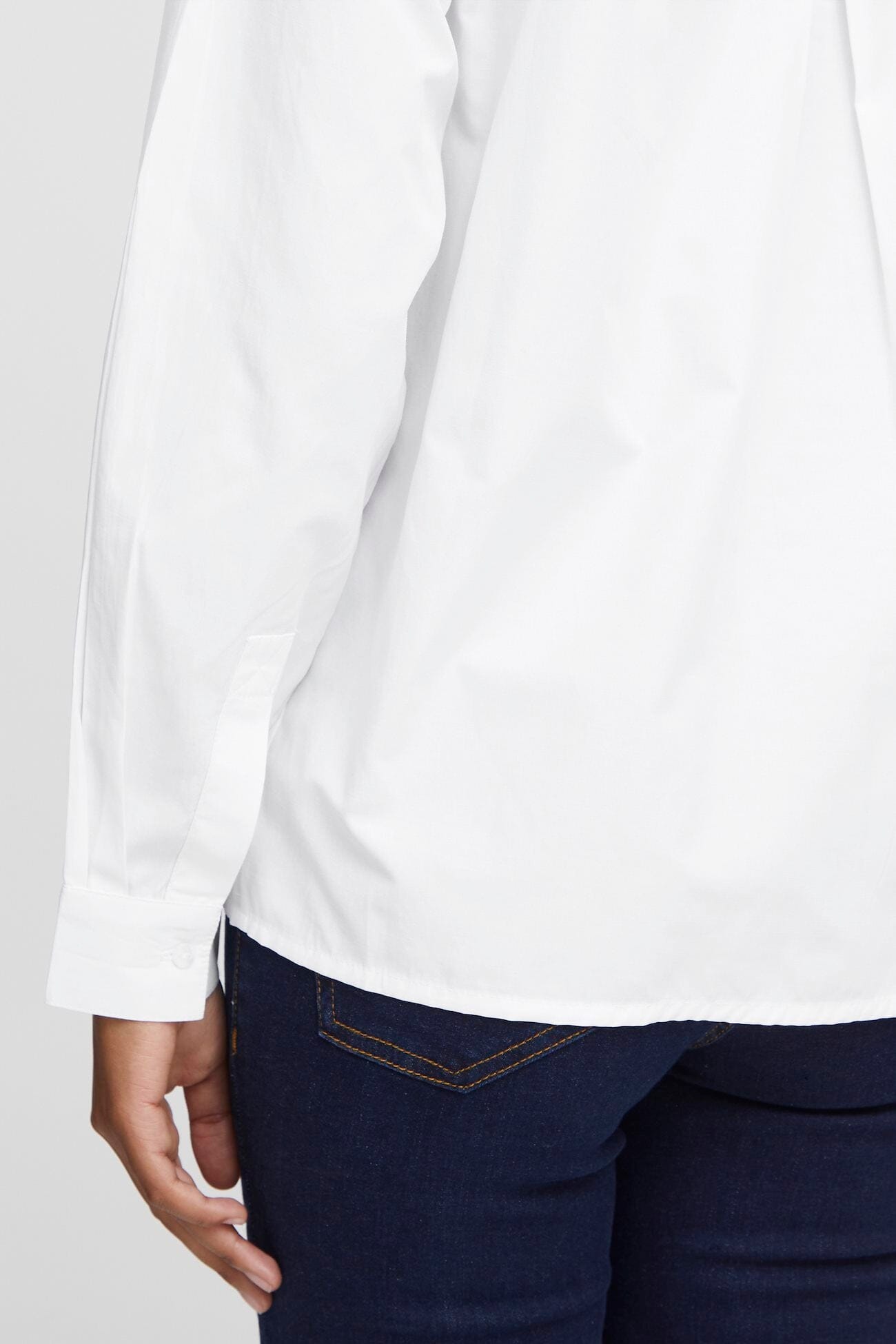 CLASSIC WHITE BUTTON DOWN Top B YOUNG 