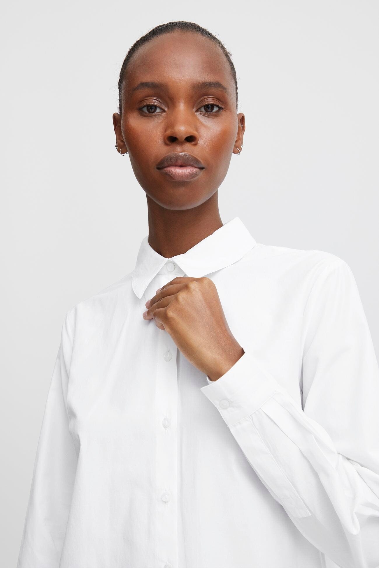 CLASSIC WHITE BUTTON DOWN Top B YOUNG 