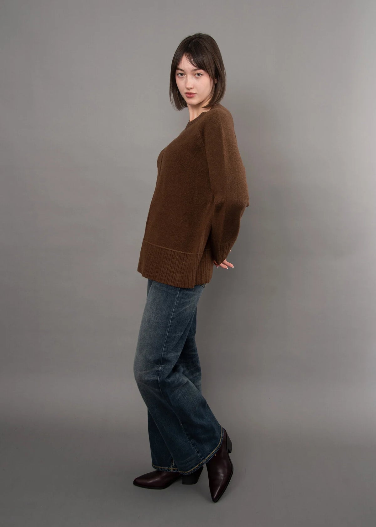 MARLOW SEAM DETAIL SWEATER (BROWN)