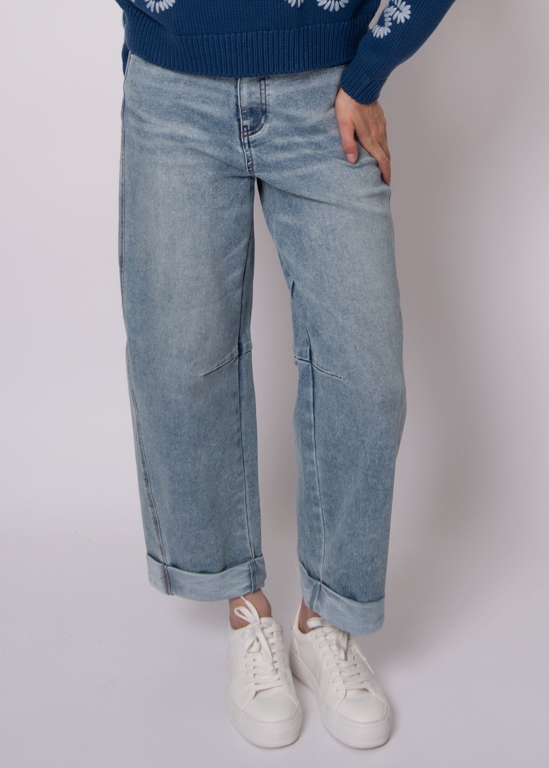 RD STYLE, light wash barrel denim women, cuffed barrel leg jeans, modern barrel denim women, relaxed fit light wash jeans