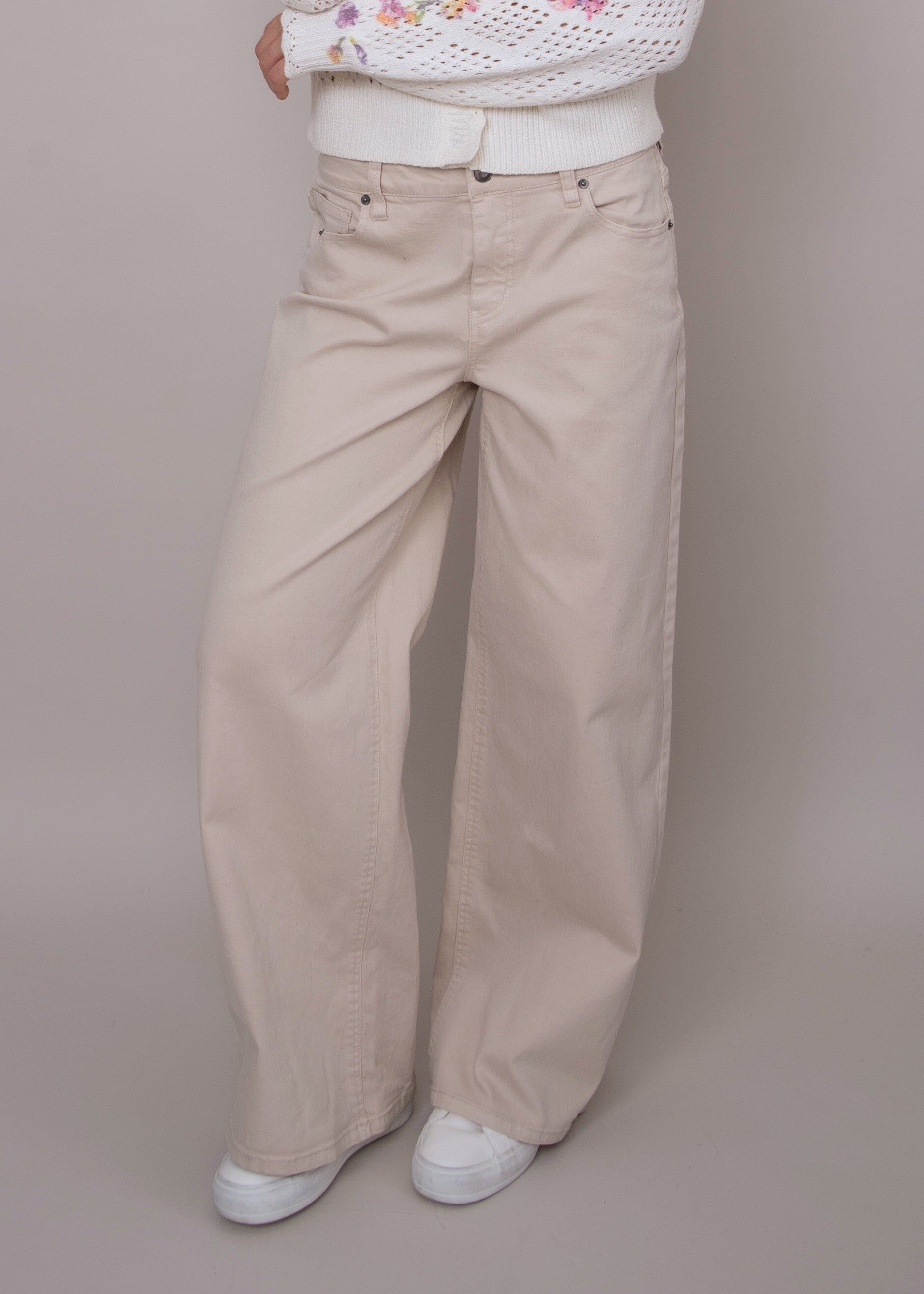 RD STYLE, cream wide leg jeans women, relaxed fit jeans women, neutral denim women, wide leg cream pants, casual wide leg jeans, soft denim jeans women, spring denim outfit, light wash alternative jeans, everyday denim women, comfortable wide leg pants, high rise wide leg jeans, cream trousers women
