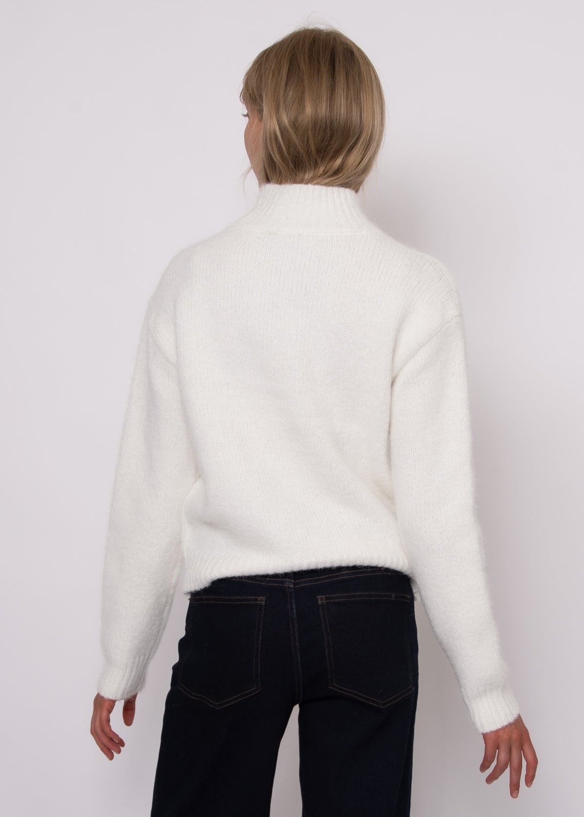 LAUREL TURTLENECK SWEATER- WHITE