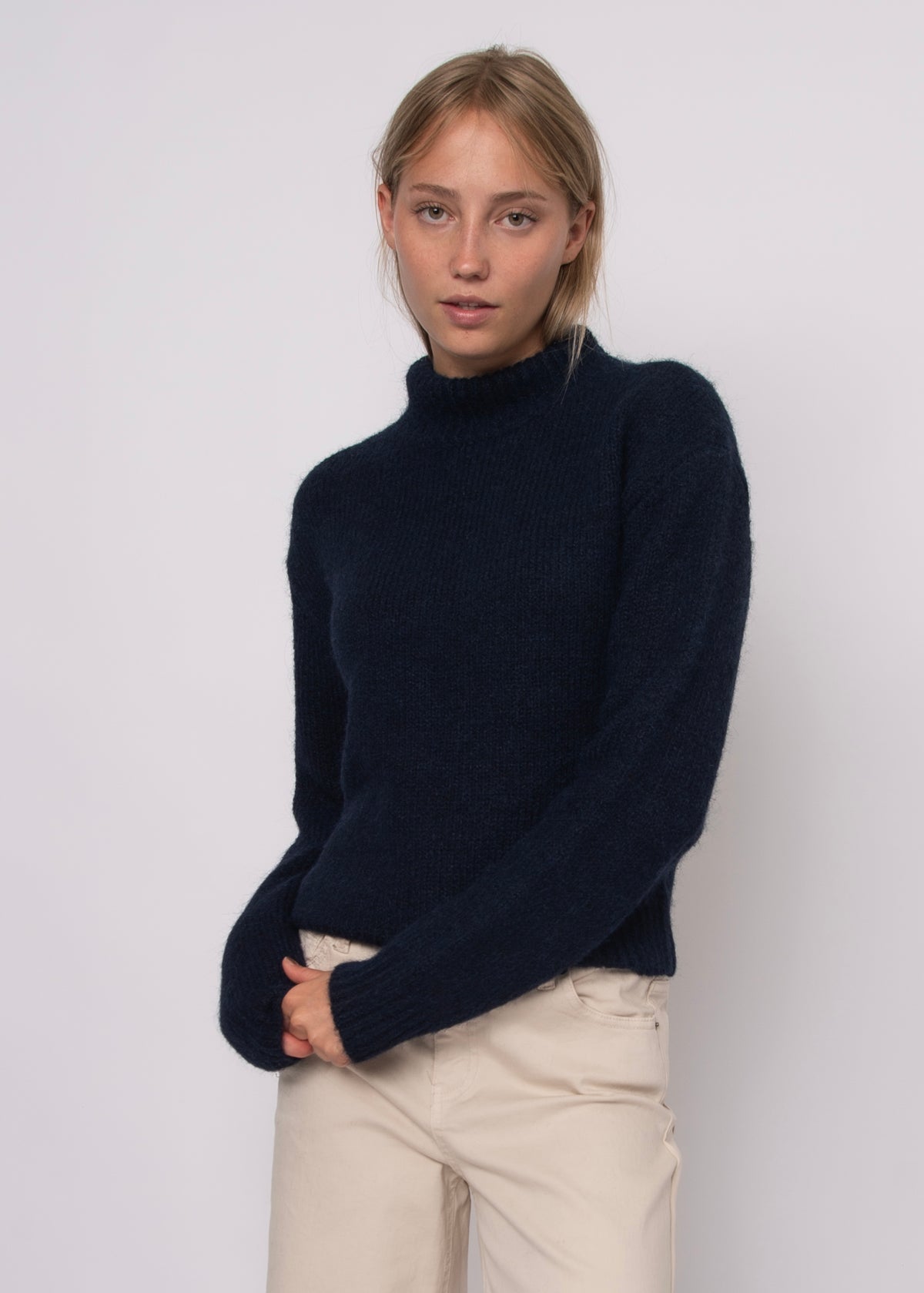 LAUREL TURTLENECK SWEATER- NAVY