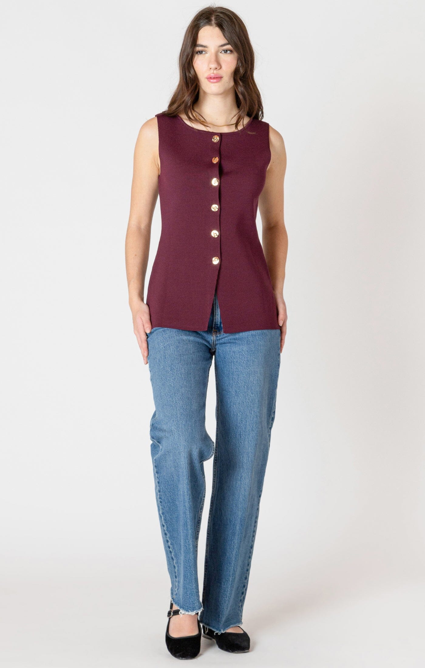 minimalist top, structured sleeveless shirt, elegant fall outfit