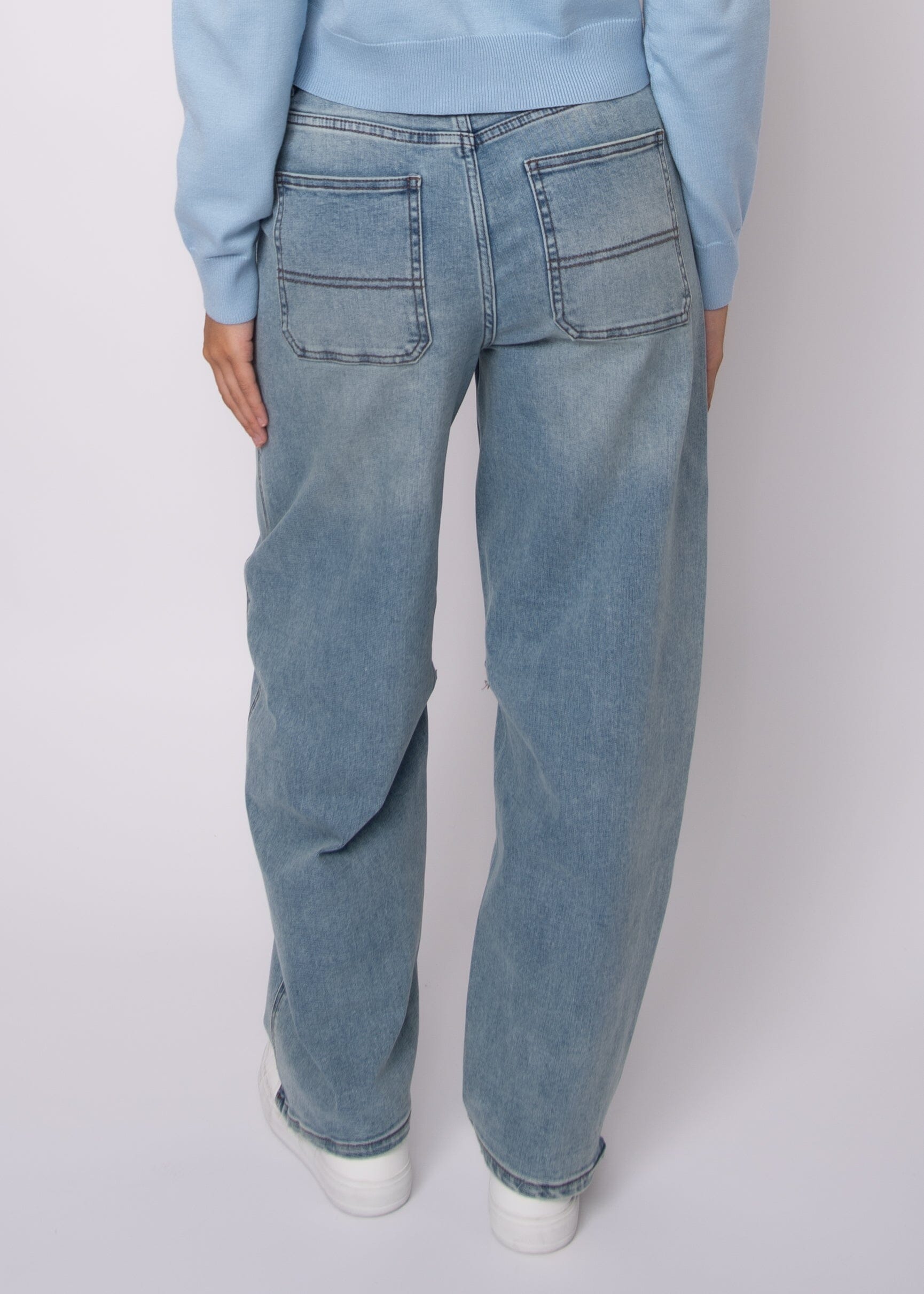 relaxed fit light wash denim, modern barrel denim women, everyday stretch jeans women
