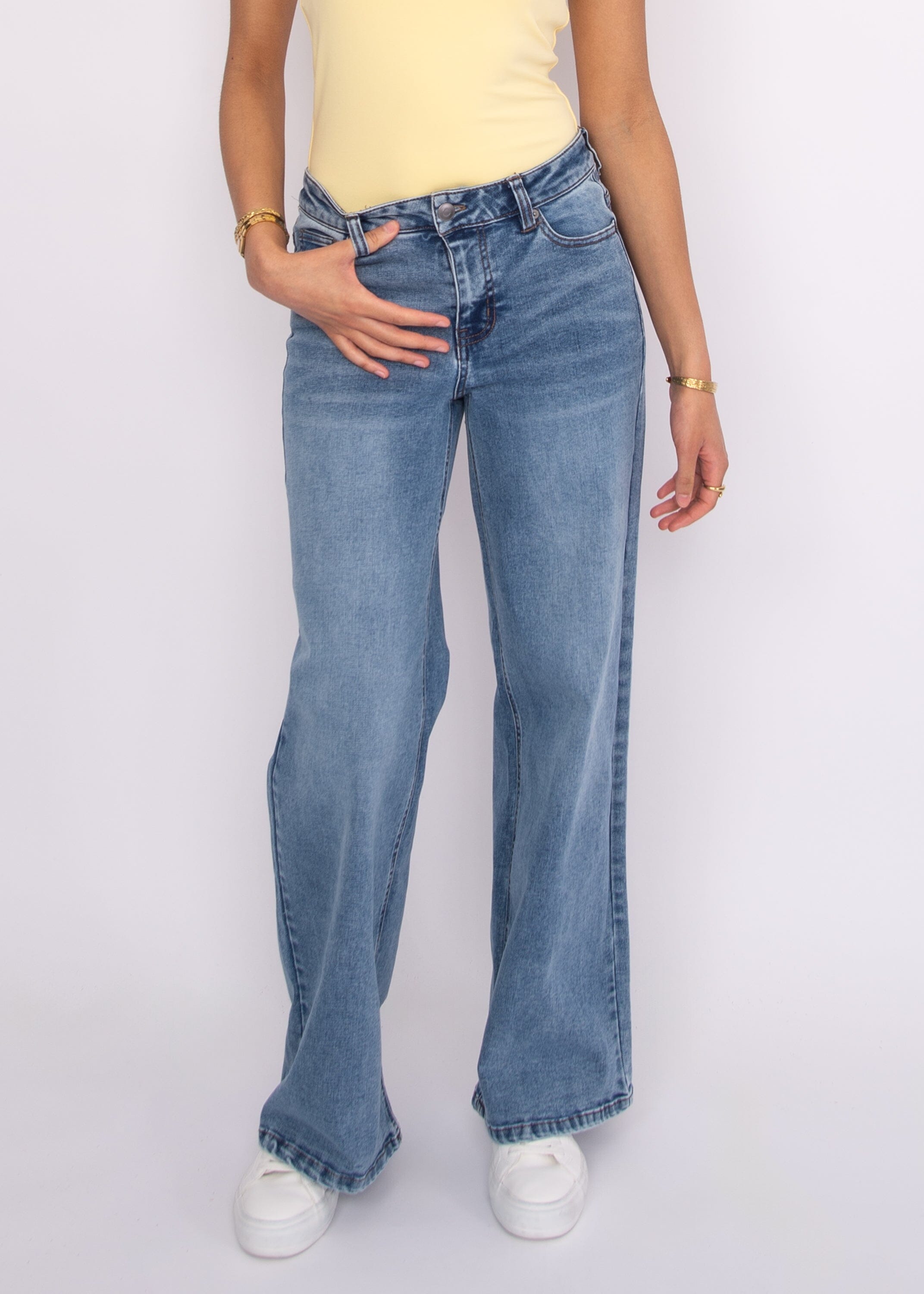 RD Style, mid rise wide leg jeans women, brooklyn denim women, wide leg blue jeans, casual denim outfit women, everyday jeans women