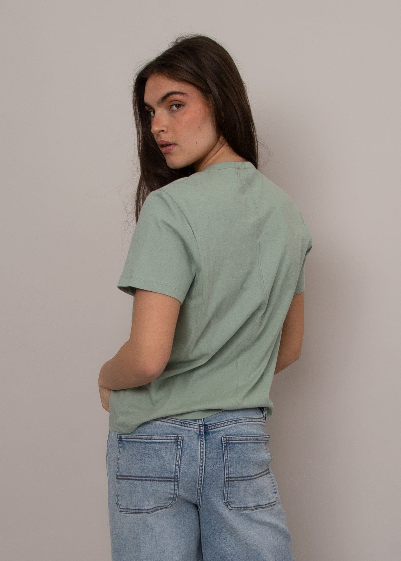 basic t shirt women green, neutral tone green tee outfit, comfortable green t shirt women, laid back style green tee, simple green t shirt outfit, breathable cotton green tee
