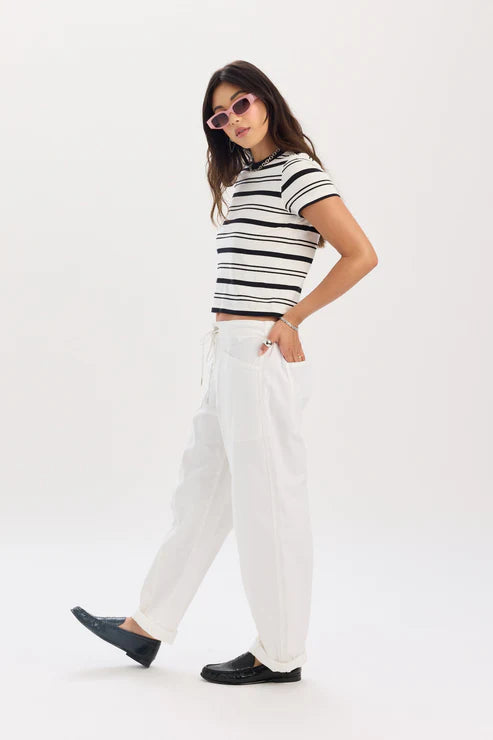 everyday white pants, chic white pants women, loose fit white pants, spring summer white pants, comfortable white pants women