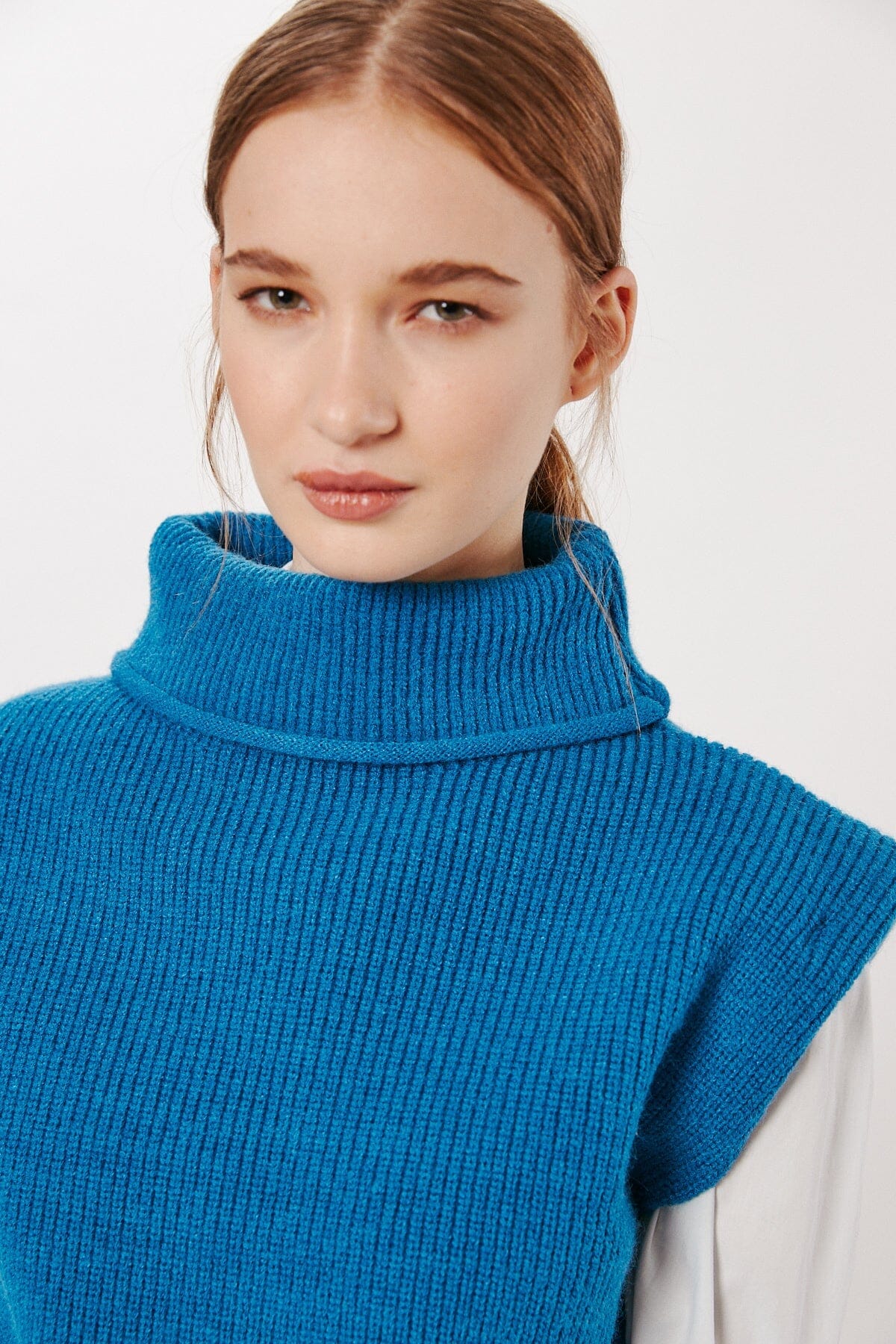 BELLINI TURTLENECK VEST (PETROL) Sweater DELUC 